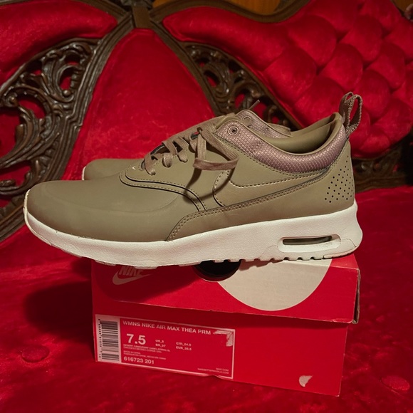 Nike Thea Desert Camo Sneakers with Box - Picture 4 of 6